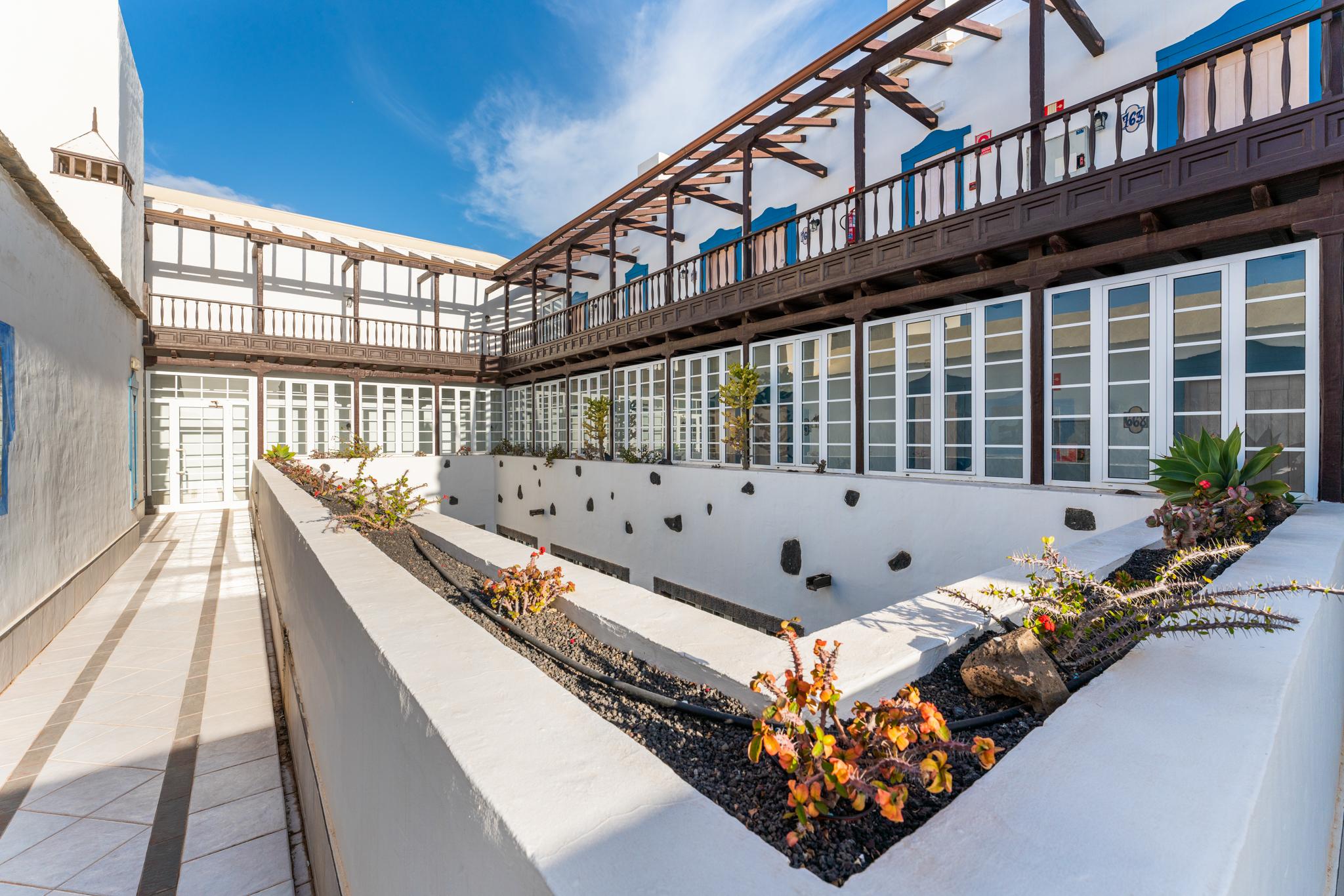 Hotel Livvo Volcan Lanzarote Плайя-Бланка Екстер'єр фото