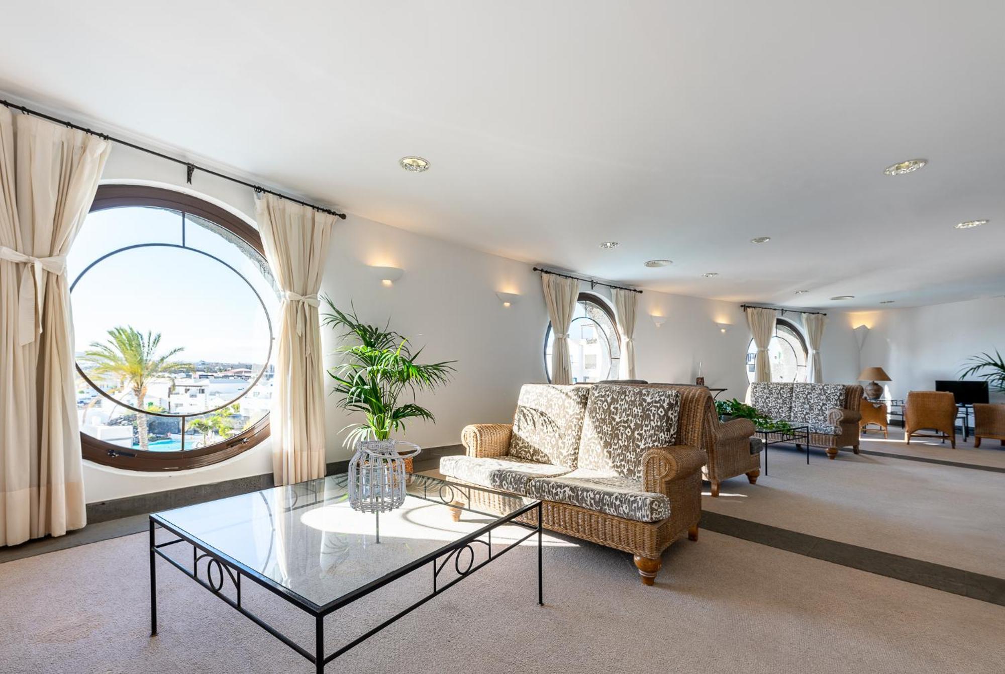 Hotel Livvo Volcan Lanzarote Плайя-Бланка Екстер'єр фото