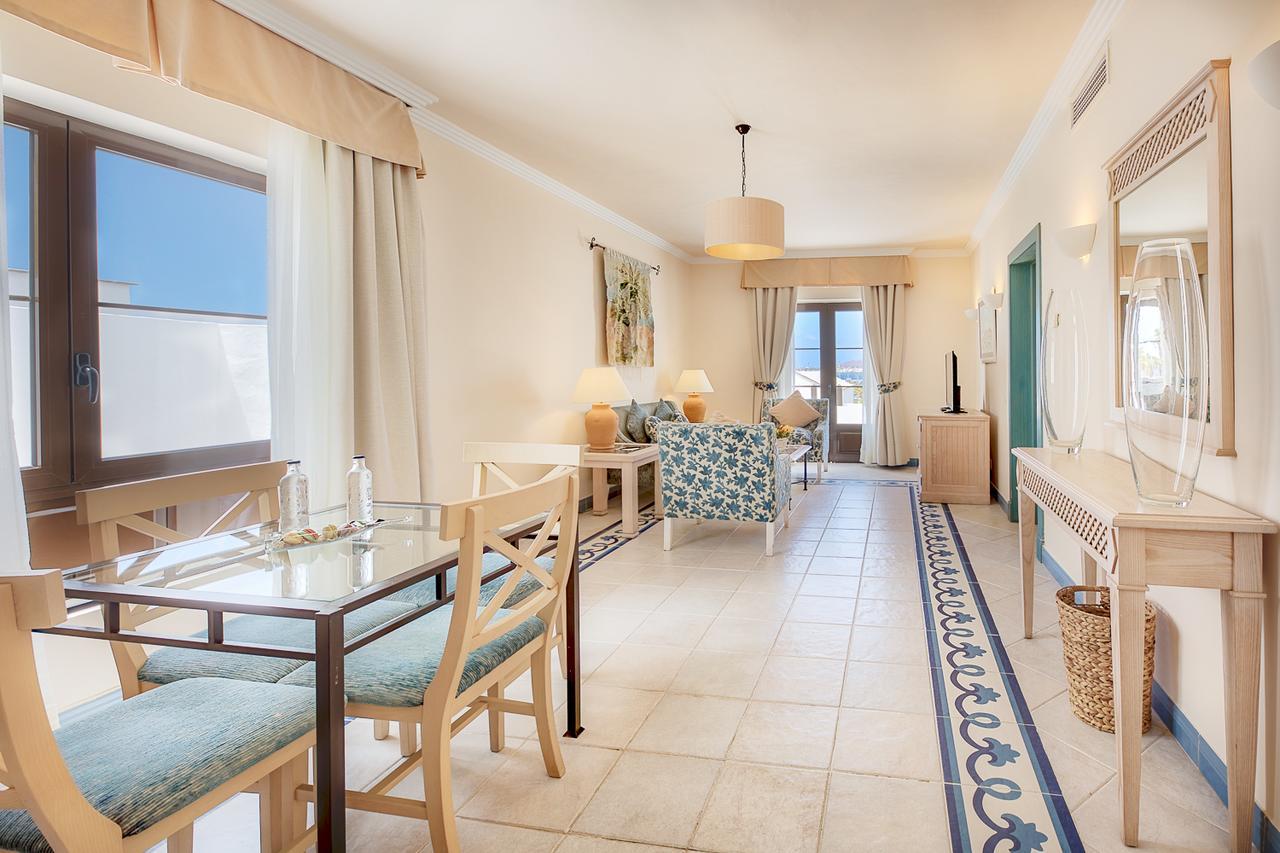 Hotel Livvo Volcan Lanzarote Плайя-Бланка Номер фото